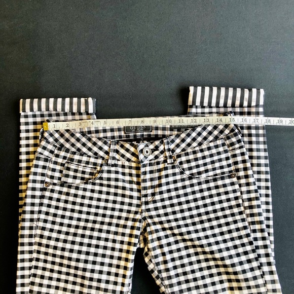 GUESS - Picture 5 of 9